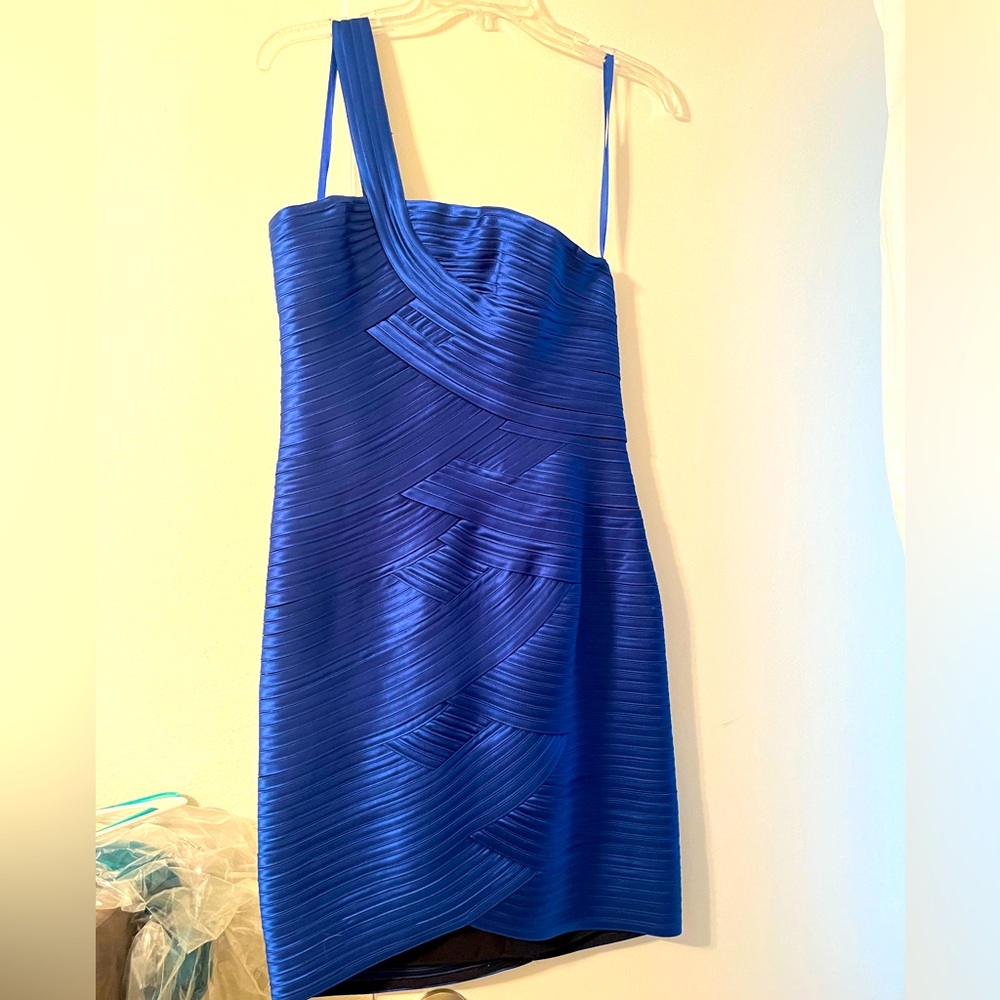 BCBG Max Azria cocktail dress brand new with tags. Size 8